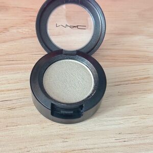 Mac Frost Eye Shadow Vex